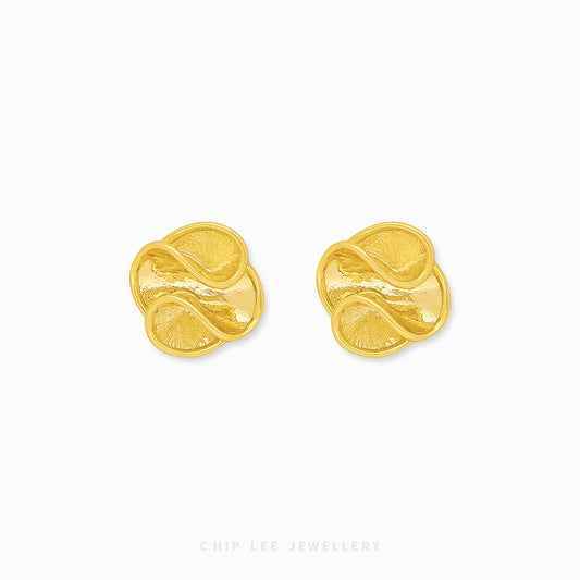 Chip Lee Jewellery Floral Earring. Intricate 916 Pure Gold (22K) dangle earrings featuring a classic floral blossom design. Certified pure gold.