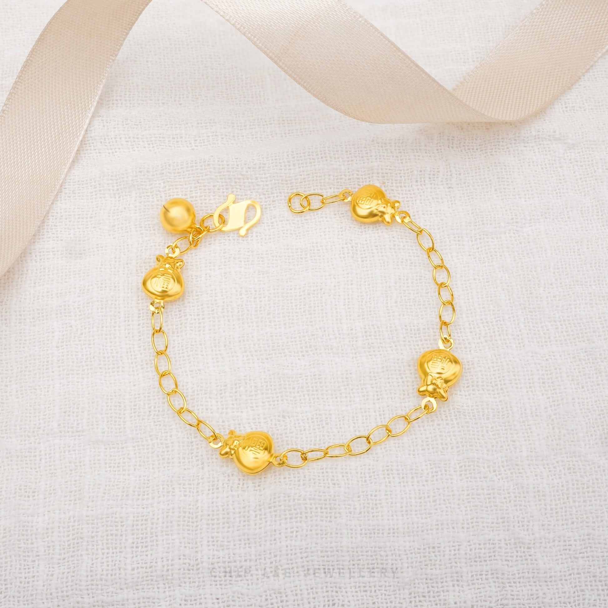 Fu Money Bag Baby Bracelet by Chip Lee Jewellery, 999 pure gold, featuring a "元宝" charm, symbolizing wealth and prosperity for newborns.