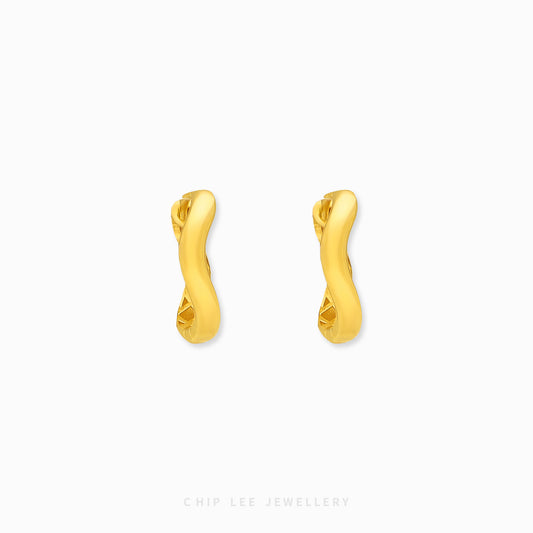 Gleam Curve Hoop Earrings in 916 gold, gently curved statement hoops by Chip Lee Jewellery Singapore 