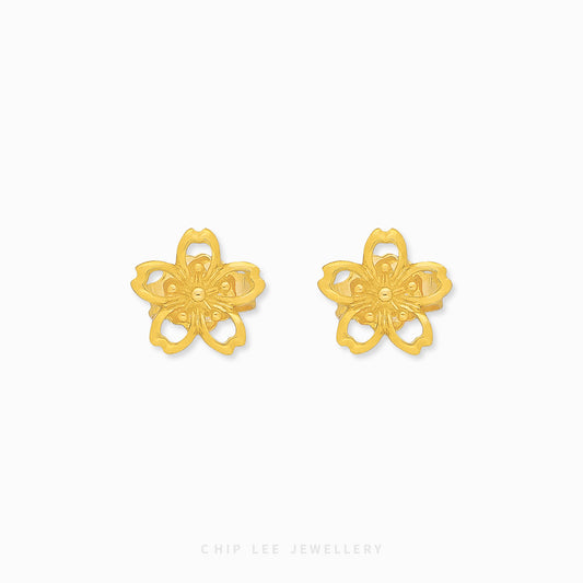 Chip Lee Jewellery Sakura Earring. Exquisite 916 Pure Gold (22K) cherry blossom floral dangle earrings. Lightweight, certified Singapore gold jewelry gift.