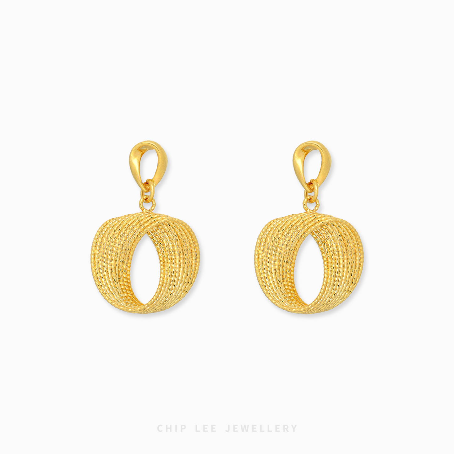 Mesh oval earrings with textured gold woven design