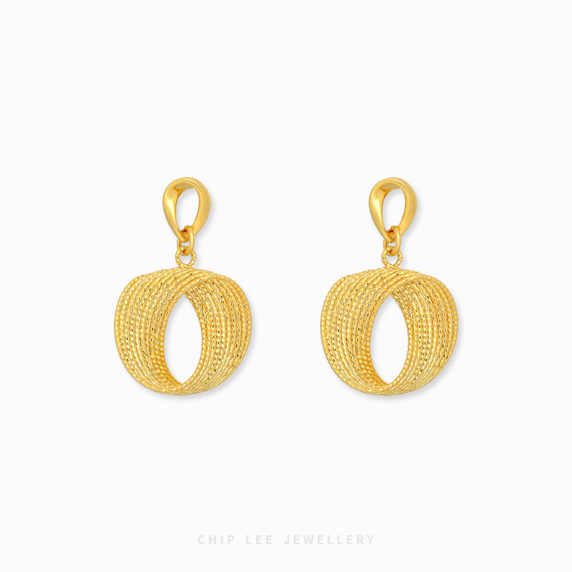 Mesh oval earrings with textured gold woven design