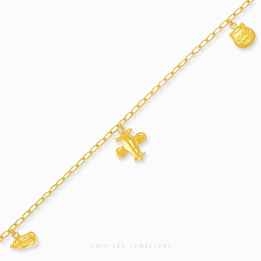 Shop the Mixed Charm Baby Anklet 7 at Chip Lee Jewellery Singapore. Features milk bottle, plane, lucky cat, and bell charms in 916 gold for your little one.