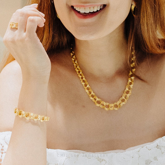 Oriana Jewellery Set with bold interlocking links in 916 gold by Chip Lee Jewellery Singapore