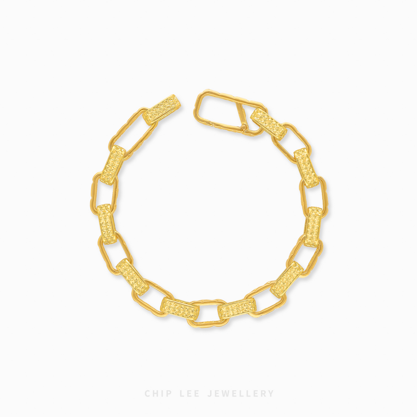 Paperclip bracelet with elongated chain links in minimalist design