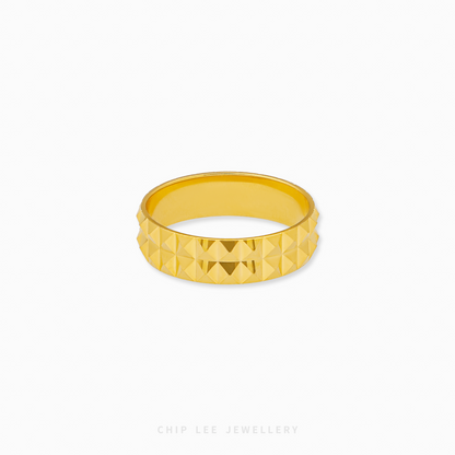 Pyramid ring with geometric design in polished gold metal