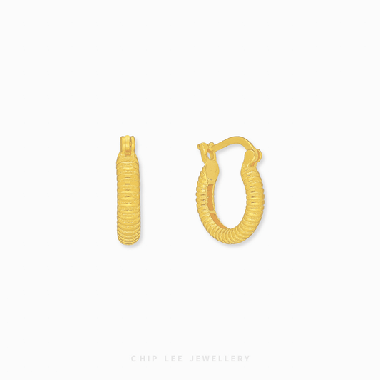 Chip Lee Jewellery Singapore Ribbed Hoop Earrings 916 Gold for women. Contemporary textured gold hoops. Elegant daily wear accessory.