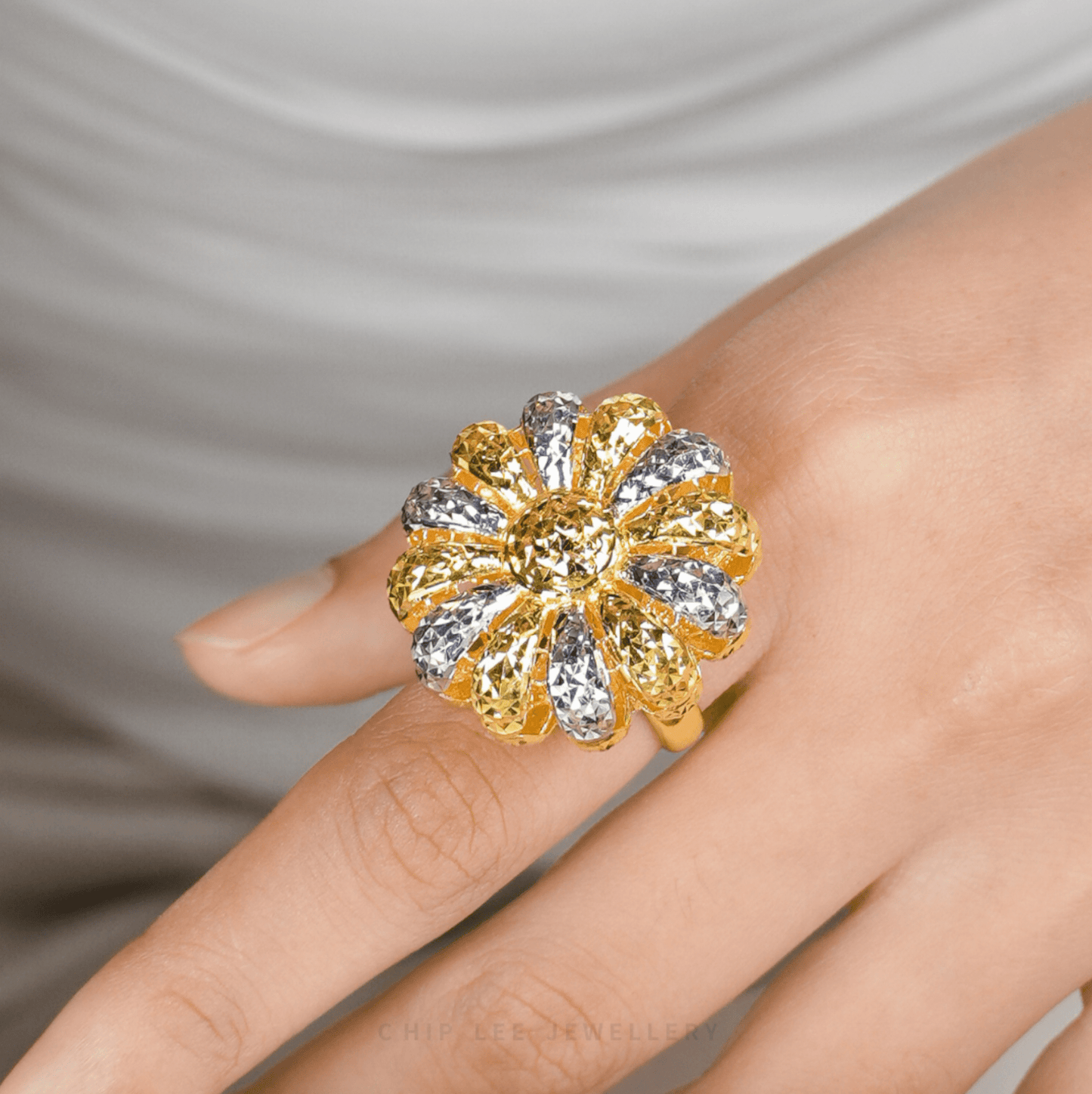 Duo Tone Daisy Floral Ring