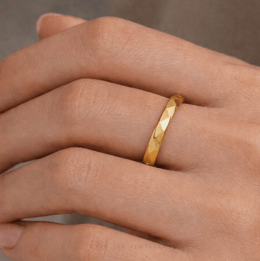 Classic Edge Cut Ring