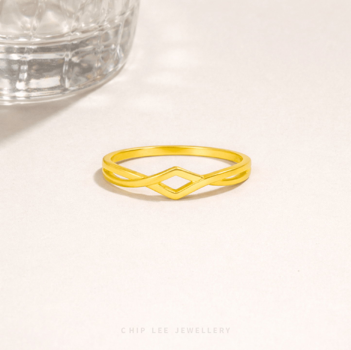Serene Flow Gold Ring