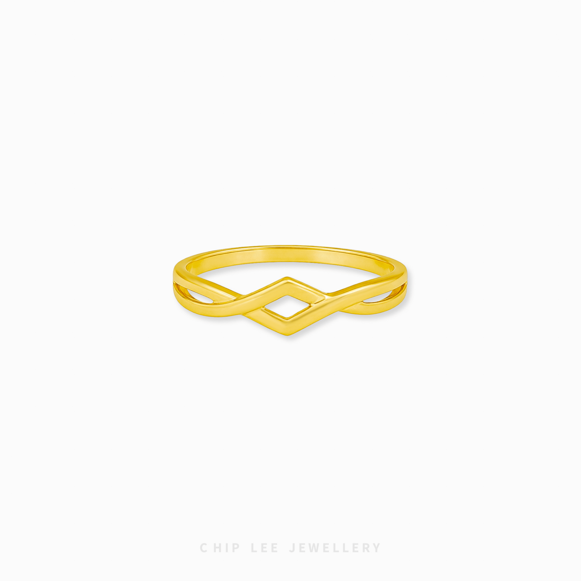 Serene Flow gold ring with fluid flowing design, elegant women’s gold jewelry for everyday wear or stacking