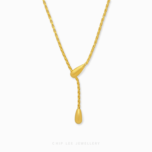 Versatile Spiga Lariat Necklace in 916 gold featuring an adjustable wheat chain weave and a polished teardrop finish.