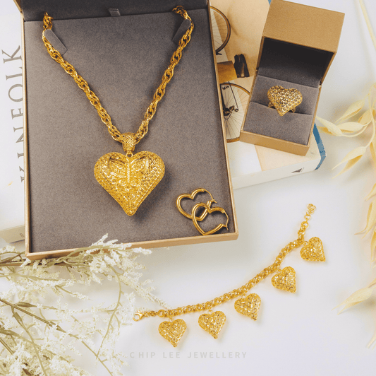 Explore the Statement Butterfly Heart Set from Chip Lee Jewellery — certified 916 gold (22K), Singapore‐crafted butterfly and heart motif for refined, timeless style.
