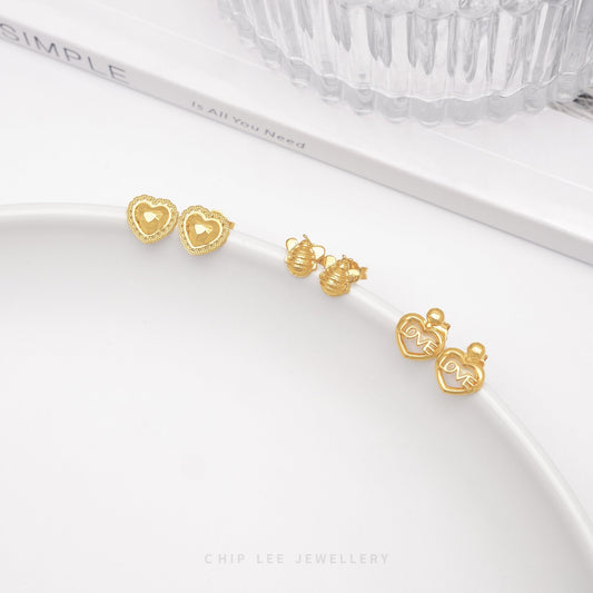 Chip Lee Jewellery Stud Earrings. Polished 916 Gold (22K) heart-shaped studs. Certified pure gold jewelry for women in Singapore.