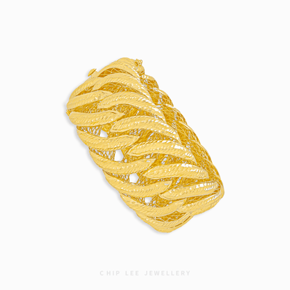 Textured Aurora Bold Bangle in 916 gold