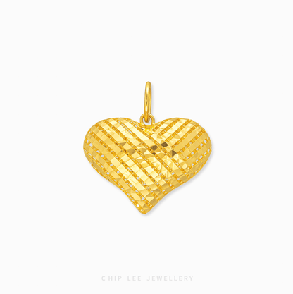 Small textured heart pendant, delicate sculpted design, elegant women’s jewelry for layering, gifting, or everyday wear