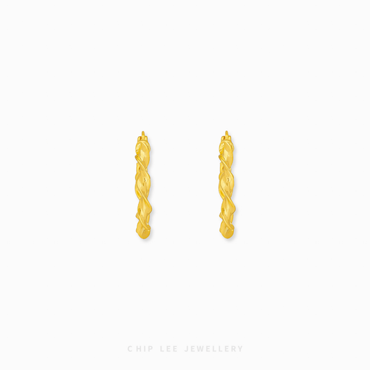 Chip Lee Jewellery Singapore Twisted Hoop Earrings 916 Gold for women. Textured gold hoops online. Modern, elegant, daily wear accessory.