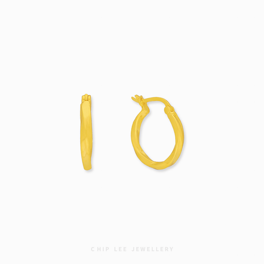 Chip Lee Jewellery Singapore Twisted Hoop Earrings 916 Gold for women. Textured gold hoops online. Modern, elegant, daily wear accessory.
