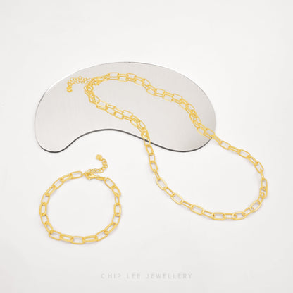 Chip Lee Oval Paperclip Bracelet. Certified heavy 916 Gold (22K) classic chain. The substantial design offers a bold statement jewellery piece from Chip Lee SG.