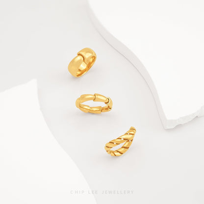 Irregular Bone Ring in certified 916 gold by Chip Lee Jewellery Singapore, featuring unique textured design for modern elegance.