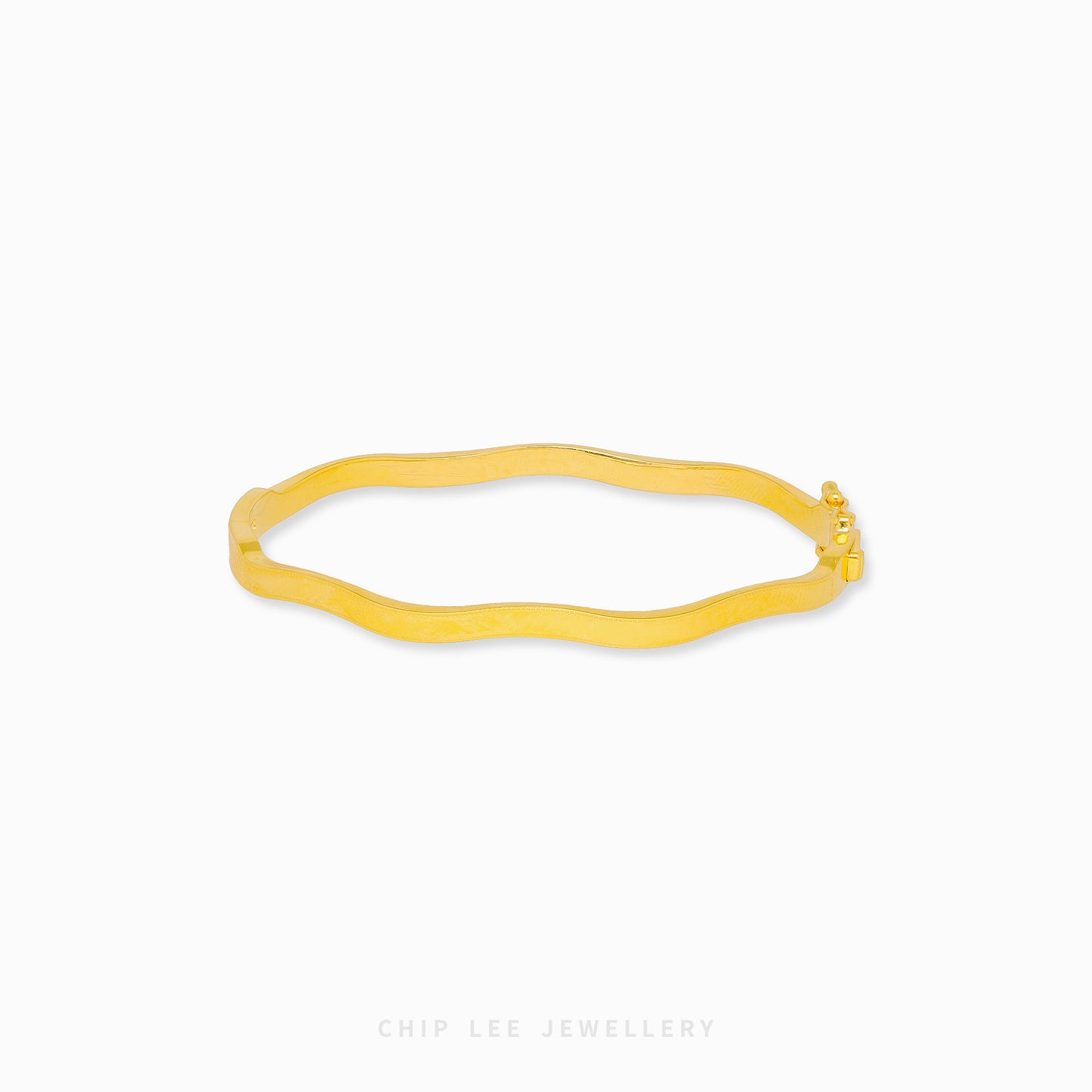 Wave Bangle in 916 gold, modern women’s bracelet, elegant and versatile jewellery for everyday wear or stacking