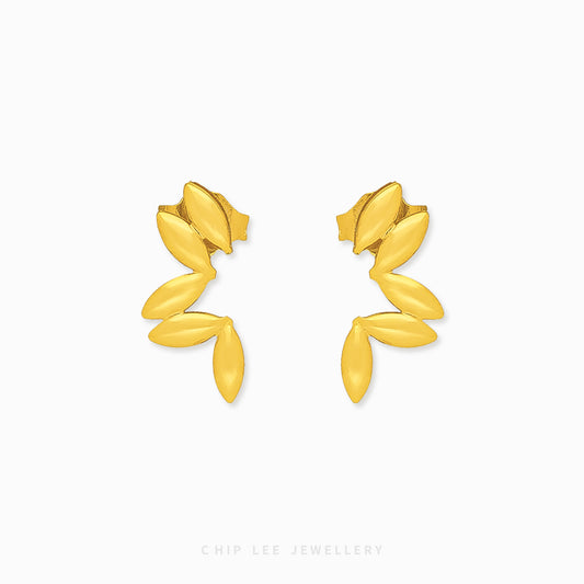 Chip Lee Jewellery Willow Earring. Elegant 916 Pure Gold (22K) fluid dangle earrings. Lightweight design, certified Singapore jewelry for women.